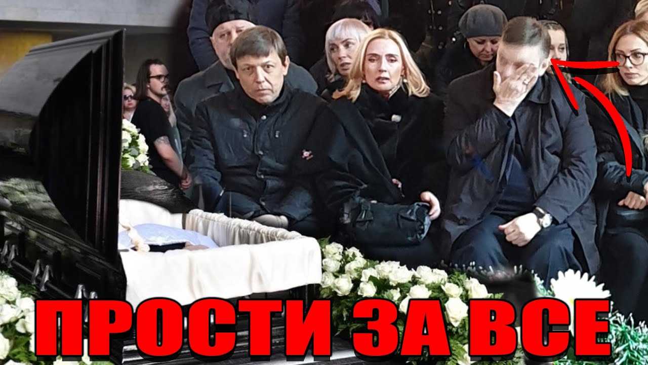 Жена навального была на похоронах мужа. Похороны Юры Шатунова 2022. Похороны Юрия Шатунова Троекуровское. Разин на похоронах Шатунова. Могила Юры Шатунова.