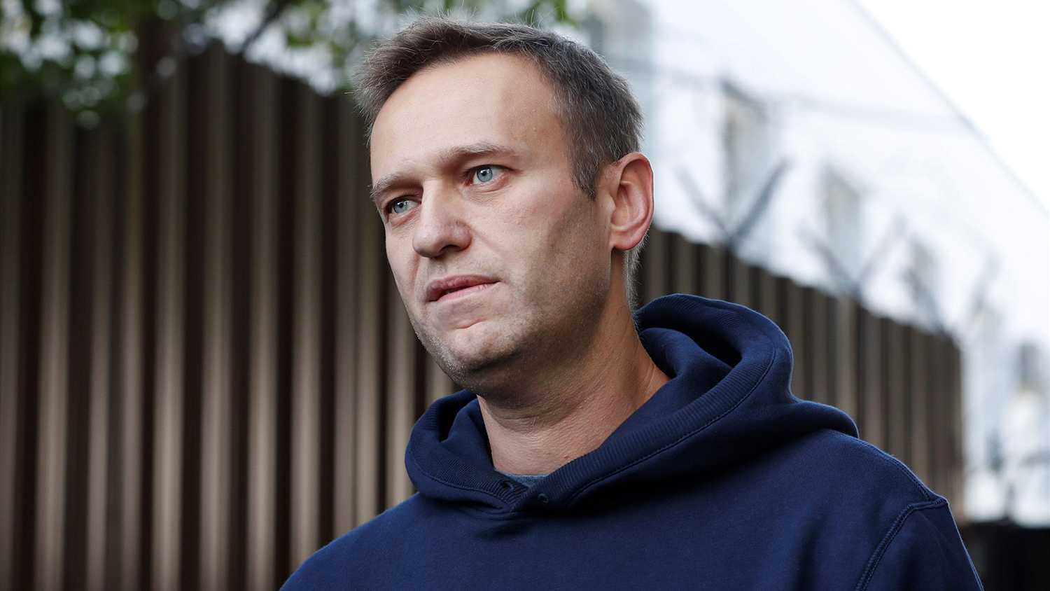 «отказывается от работы и лечения»: что говорят в колонии о навальном и условиях его содержания — рт на русском