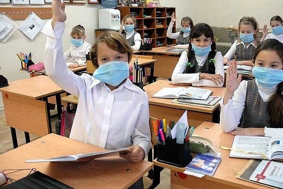 До какого числа закрыты школы из-за коронавируса, как учатся школьники