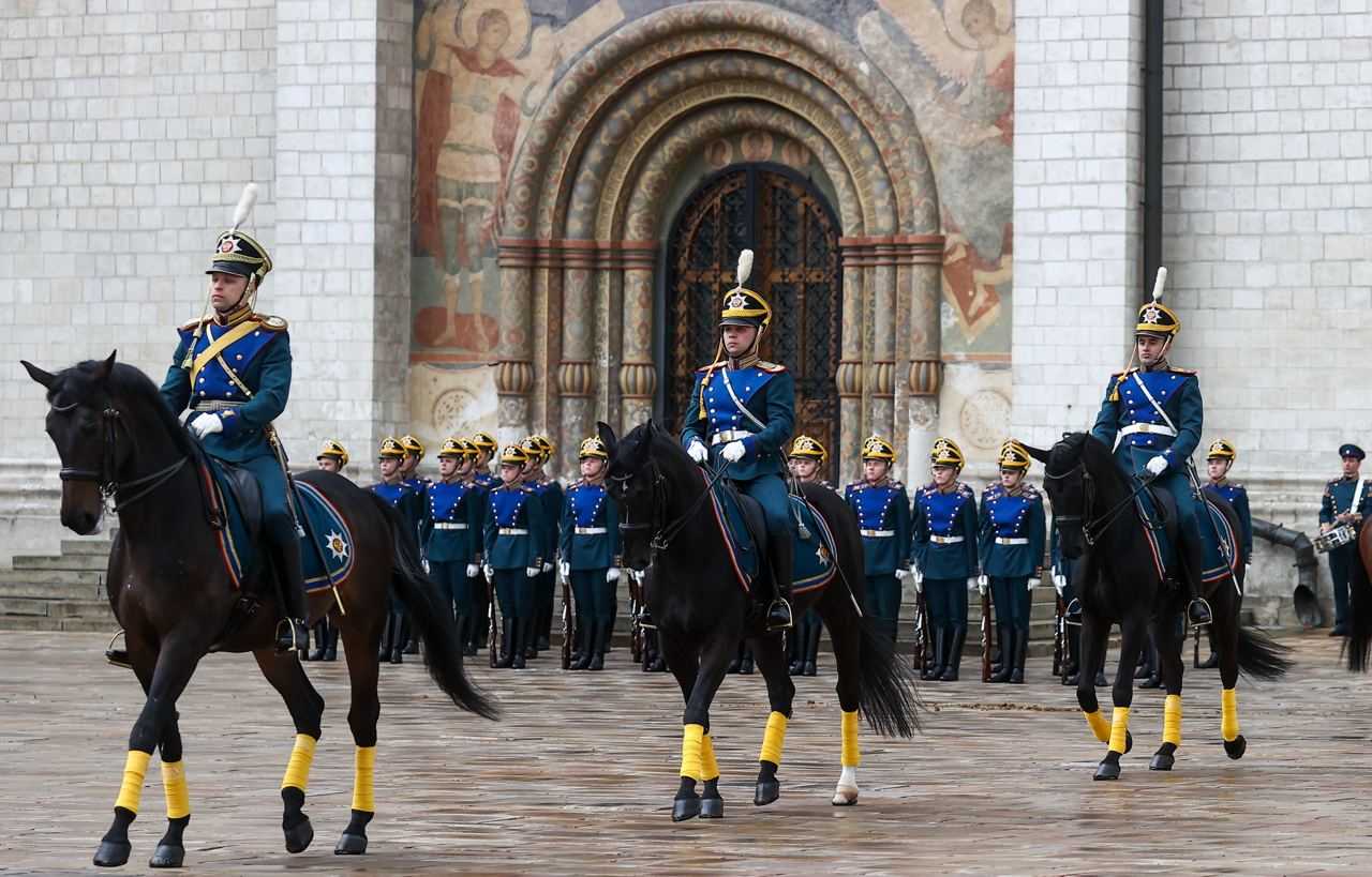 Развод караула в кремле 2022: расписание пешей и конной церемоний, как проходит, где посмотреть на президентский полк