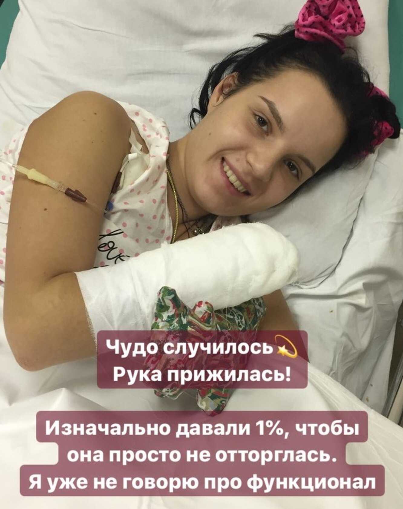 Почему у ведущей программы близкие люди нет руки, кто она