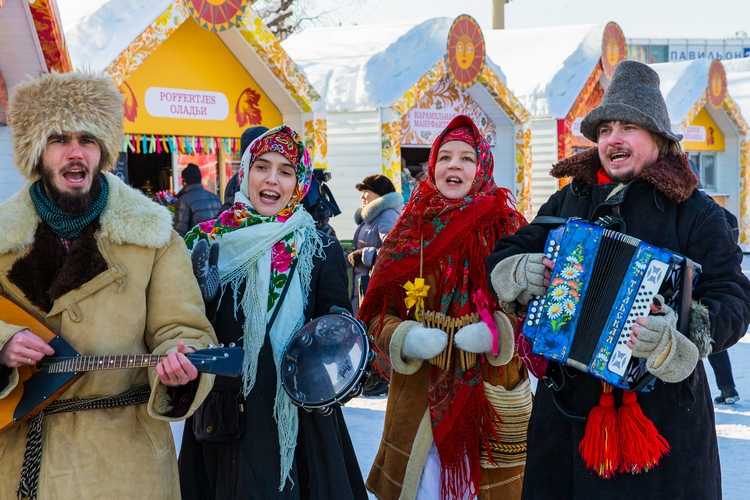 Угоститься блинами и поводить хороводы: столичные парки приглашают отметить масленицу