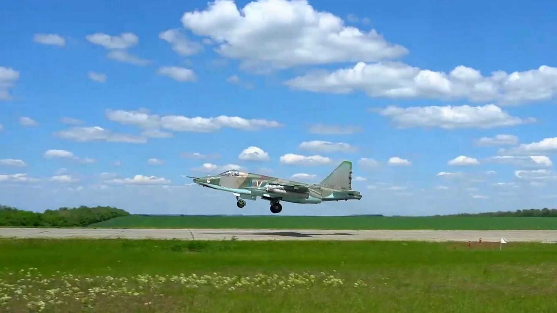 «упал в безлюдной местности»: штурмовик су-25уб потерпел крушение на ставрополье — рт на русском