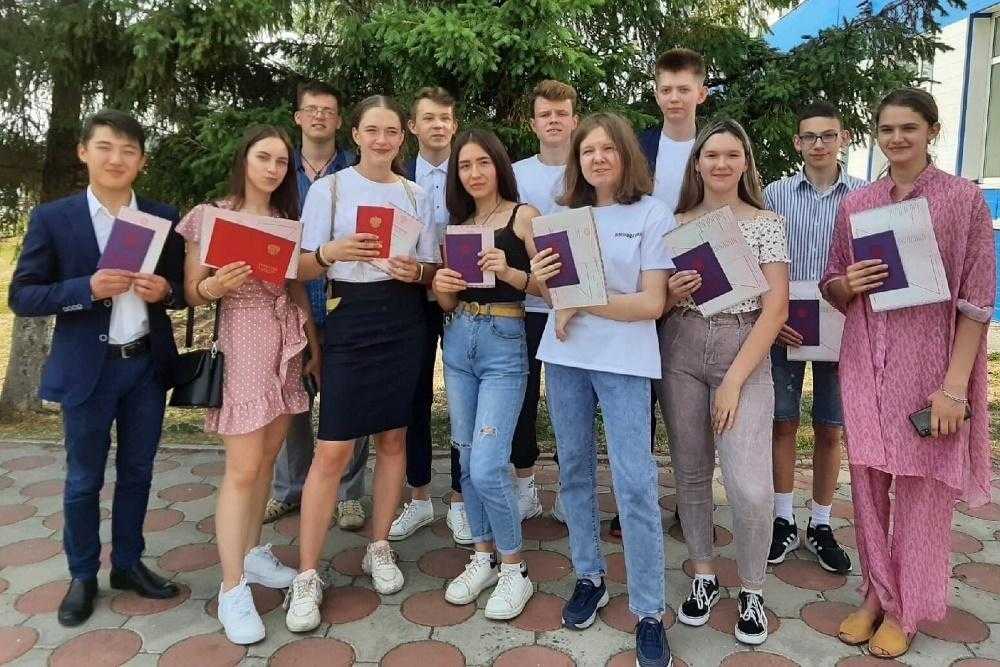 Когда в россии выпускникам 11-х классов будут вручать аттестаты и медали