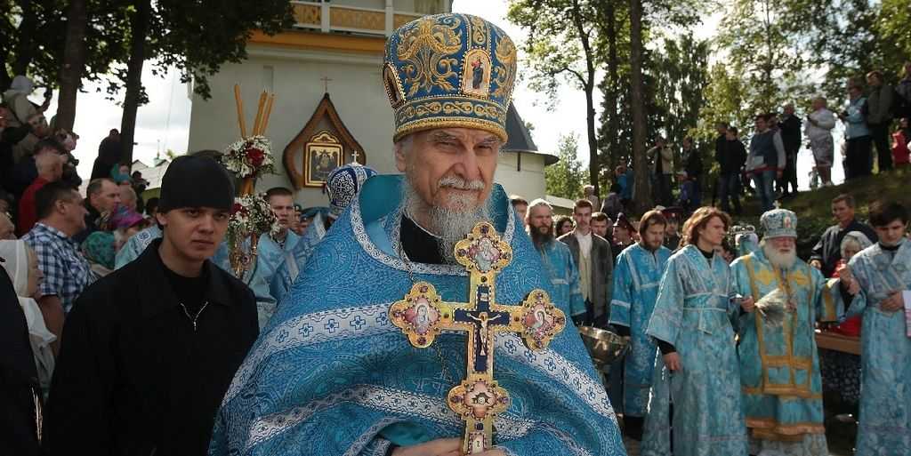 Мониторинг сми: «новый псковский митрополит тихон (шевкунов) первым делом по прибытии в город снял с должности наместника псково-печерского монастыря…»