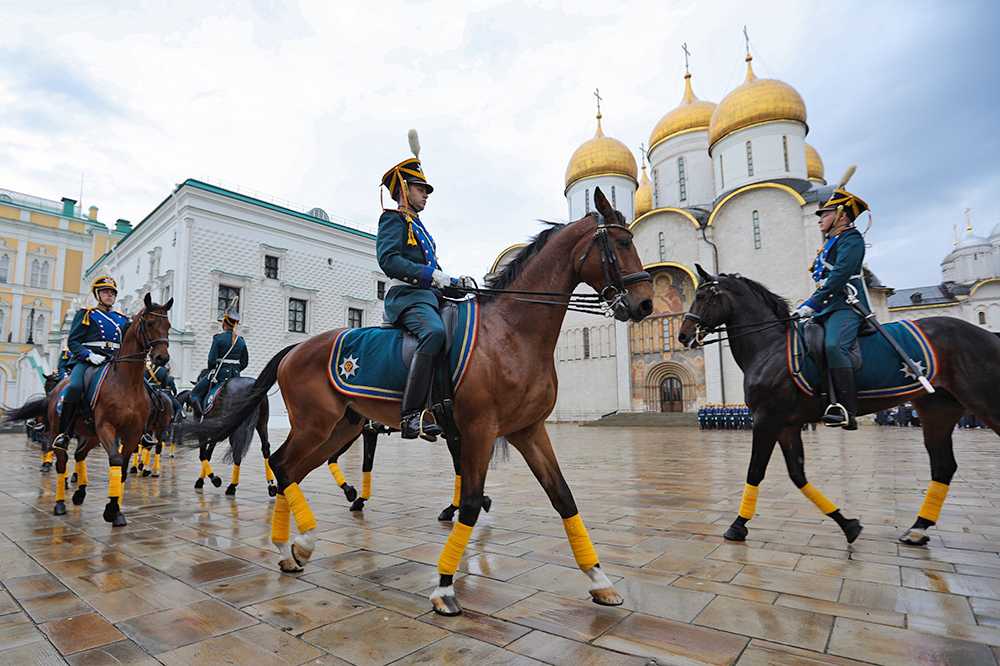 Развод караула в кремле 2022: расписание пешей и конной церемоний, как проходит, где посмотреть на президентский полк