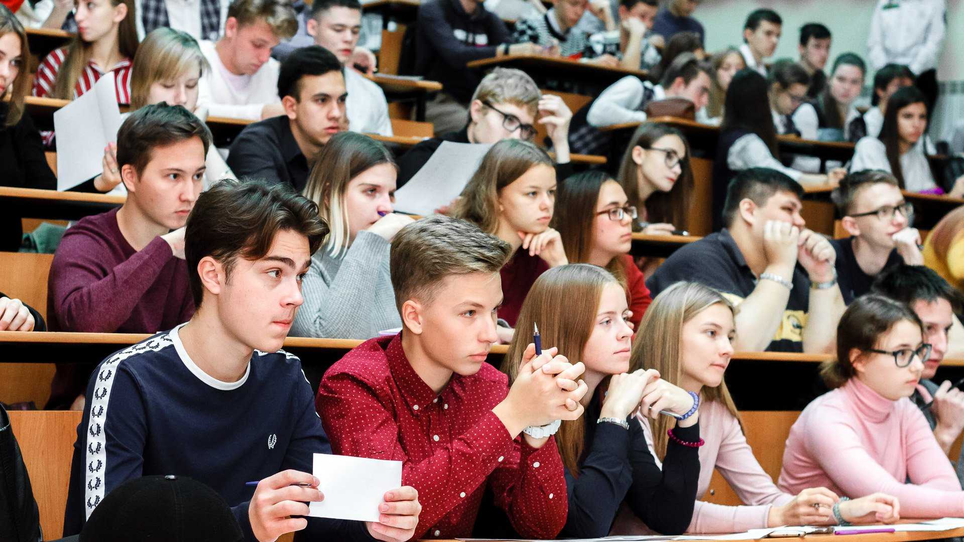 Поступай в кемгу. МГУ абитуриенту 2021. Студенты в вузе. Вступительные экзамены в вузы. Вступительные экзамены в университет.