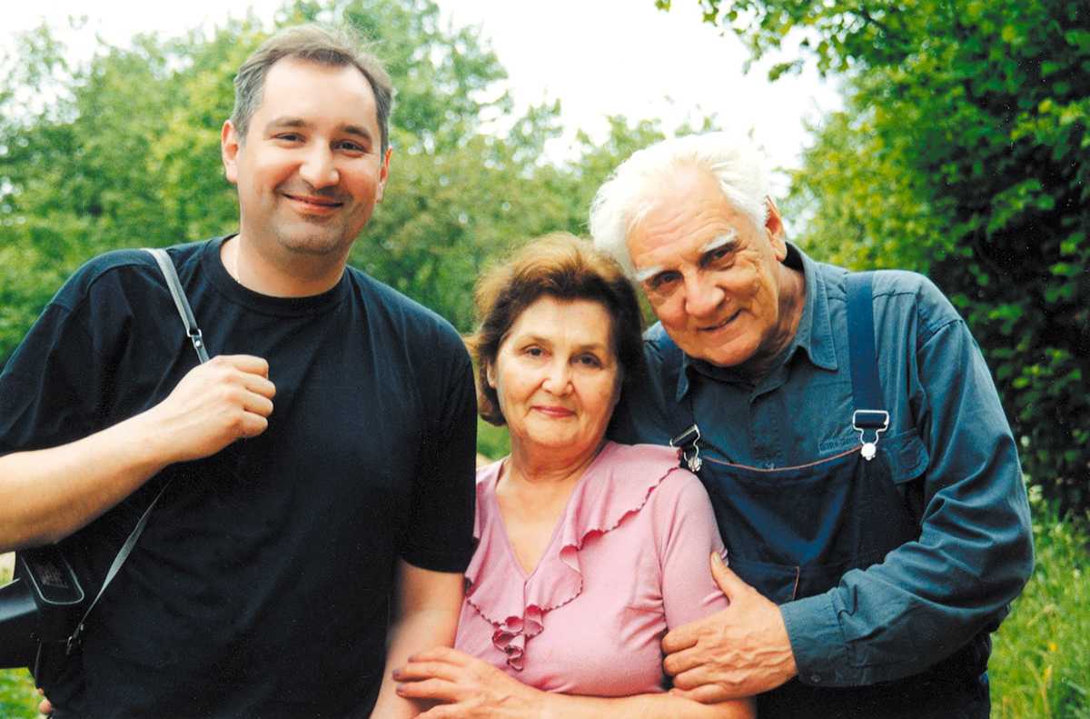 Рогозин семья