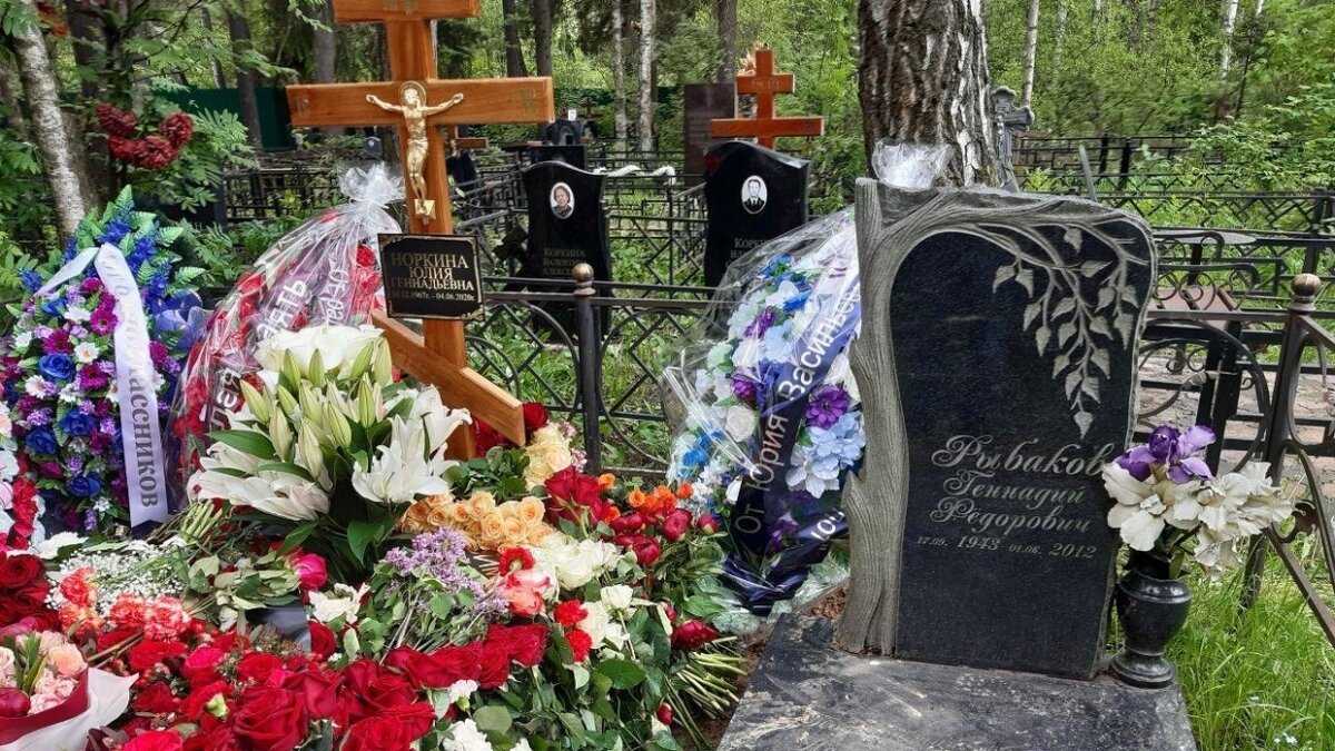 Самоубийство юлии норкиной: почему андрей норкин скрывает настоящую причину смерти жены -