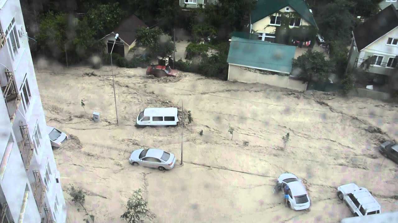 Катастрофа в краснодарском крае. курорты затоплены водой. есть погибшие