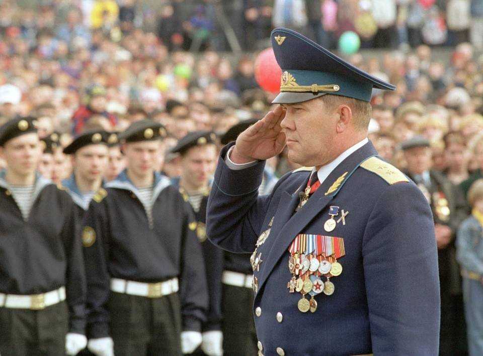 Алексей лебедь биография личная жизнь