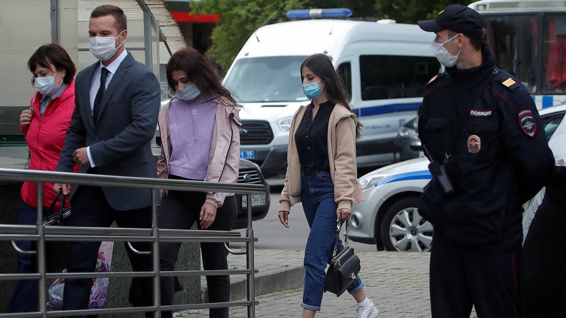 Суд вынес приговор о заключение сестер хачатурян в сизо за убийство отца - rsute