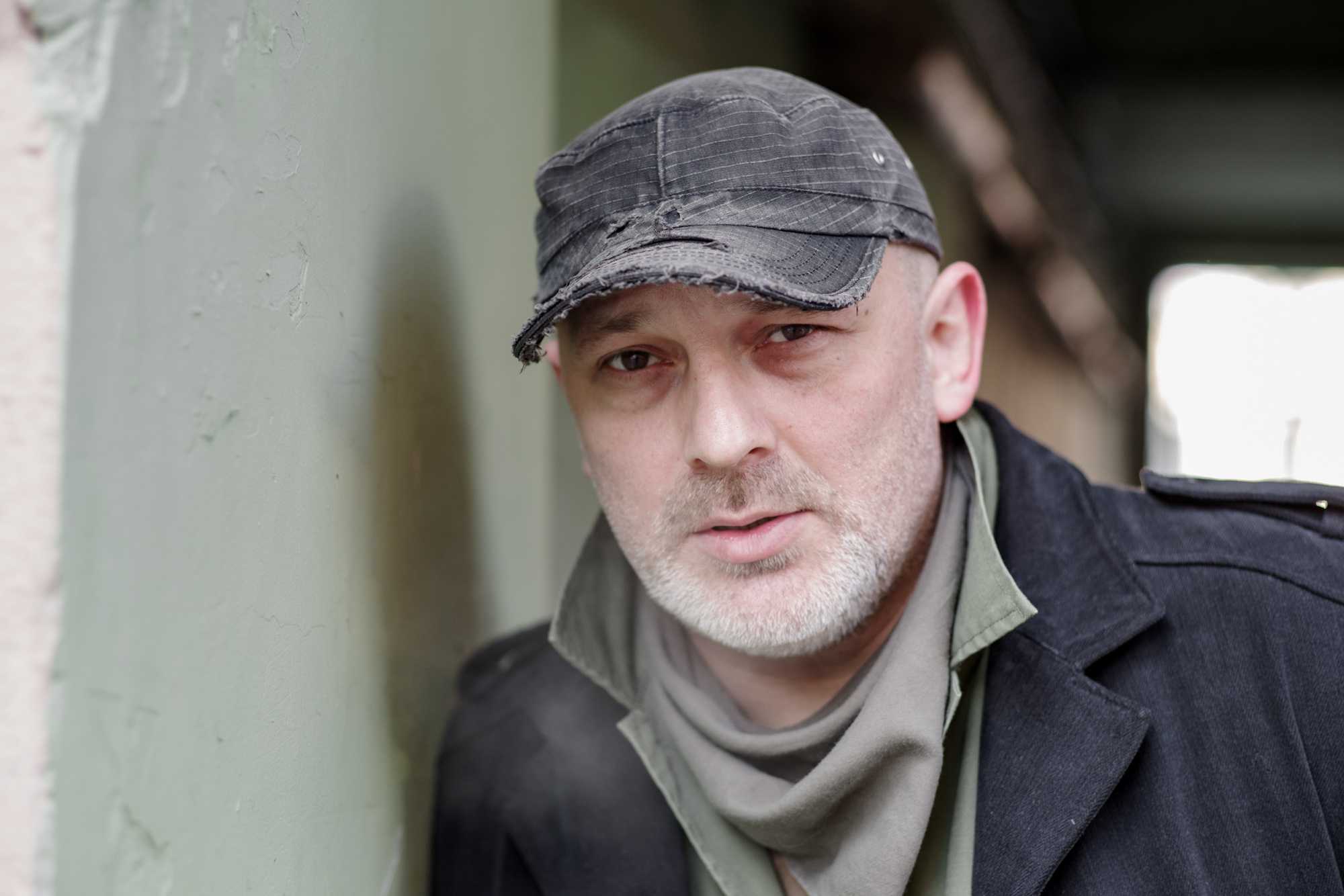 Смерть забирает лучших: в 37 лет скончался актер сергей смирнов, озвучивавший героя фильма «50 оттенков серого» | lawtimes.ru