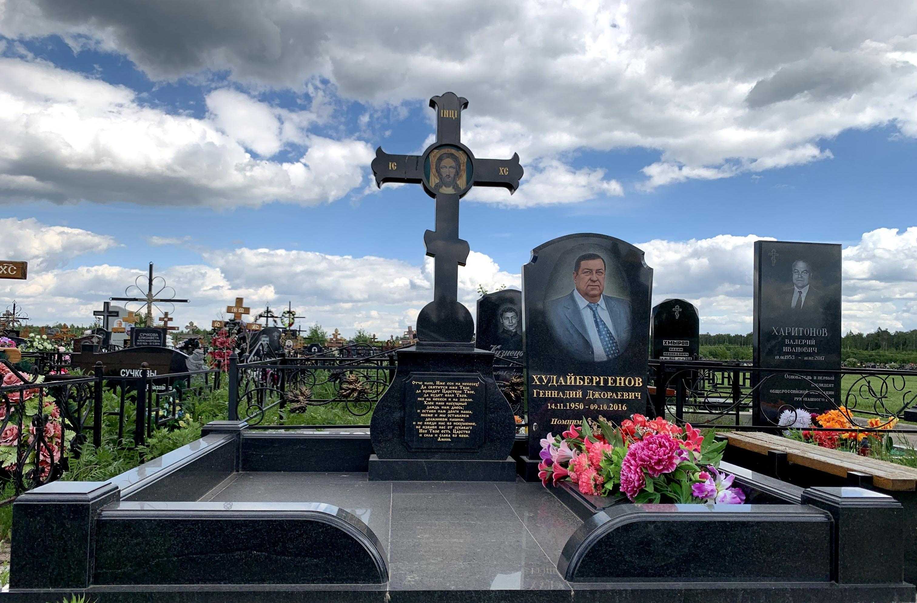 Где должен ставится крест на могиле — в ногах или в голове?. 1115 вопросов священнику