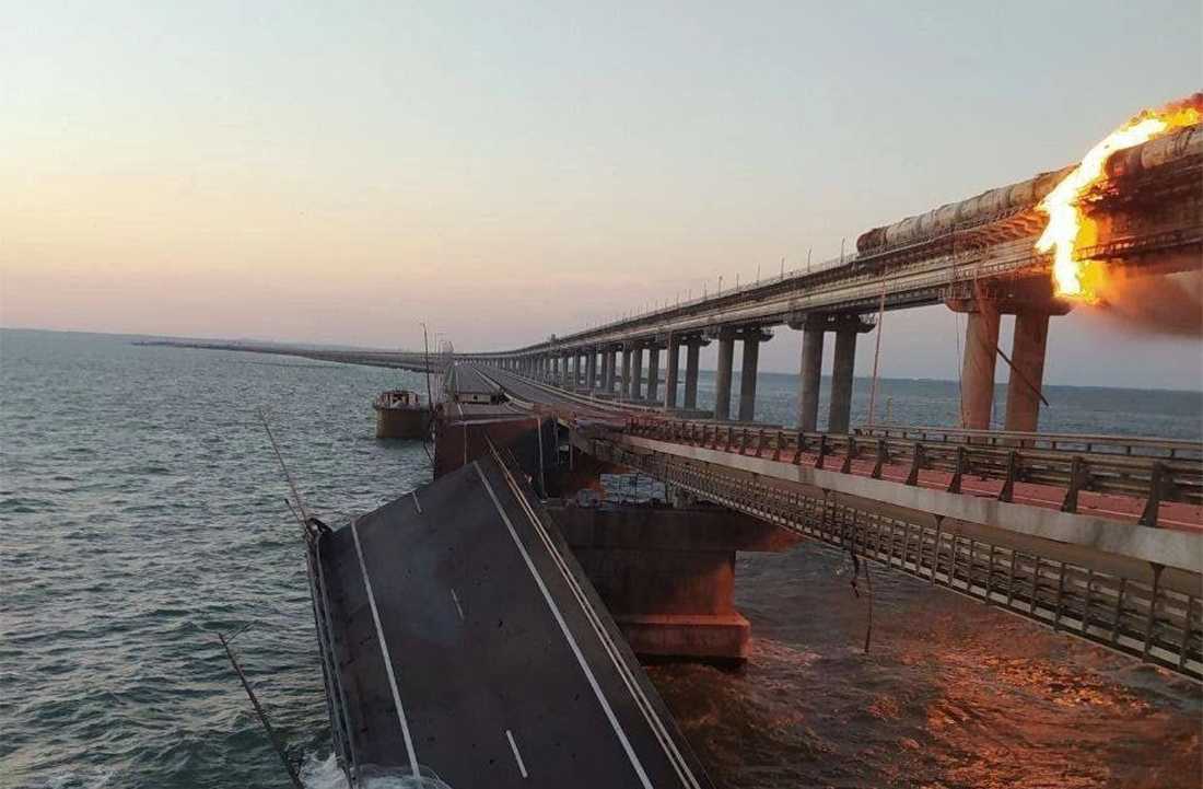 Упавший пролёт крымского моста рабочие сняли на видео - 1rre