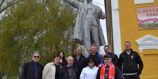 Комсомольцы перепутали день рождения ленина и гитлера | forpost