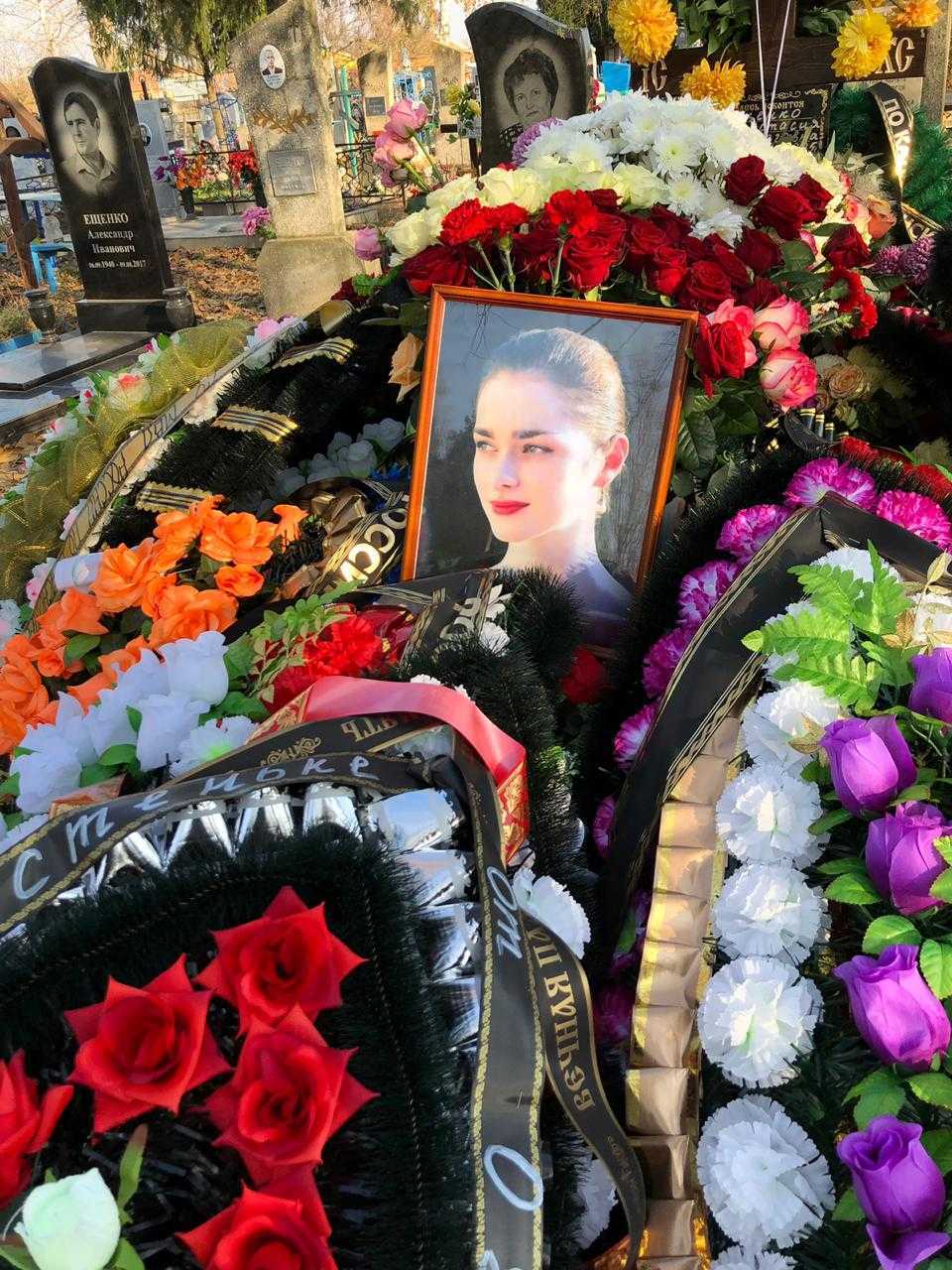 От чего умерла жена певца жеки. Похороны-Яковлева похороны Олега Яковлева. Захоронение Олега Яковлева.