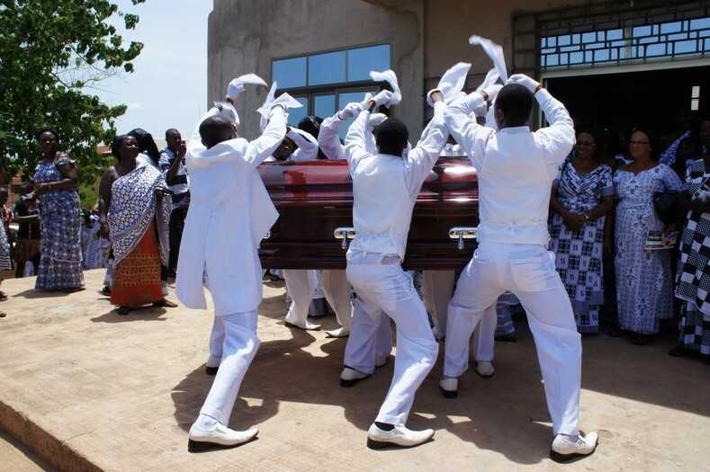 Кто написал coffin dance?