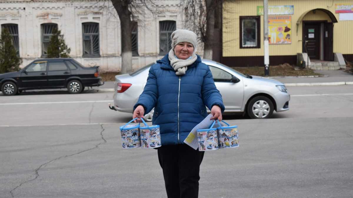 Подарок соцзащита. Подарки от соцзащиты. Подарки от соцзащиты на новый год. Подарок от соцзащиты для детей. Подарки многодетным.