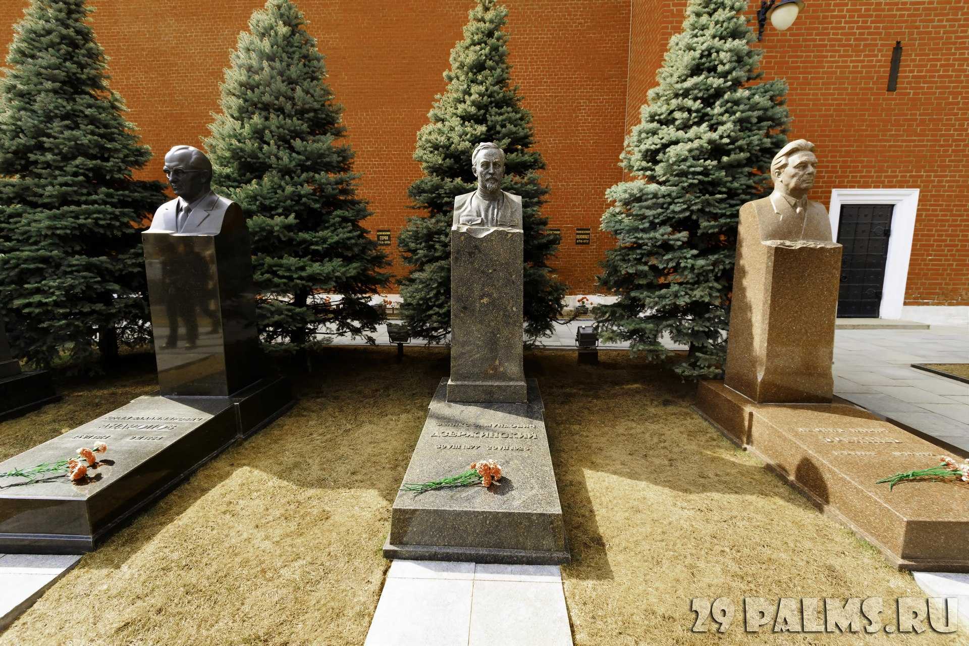 Как гагарин жил после космоса и почему туда не вернулся. репортаж из города, где он работал и умер − разбившись на самолете по неоднозначной причине