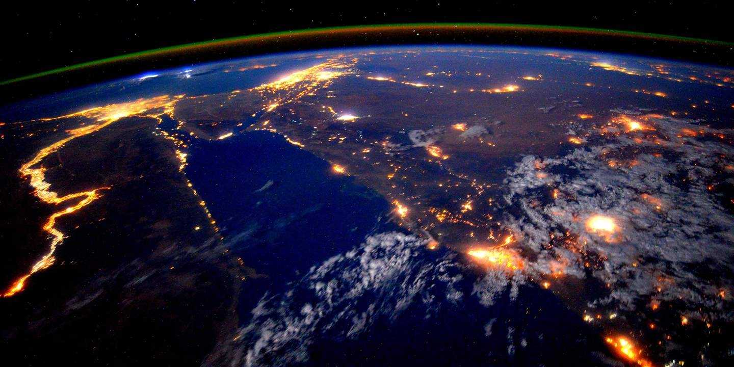 Почему с земли звезды видны, а из космоса нет | звездный каталог