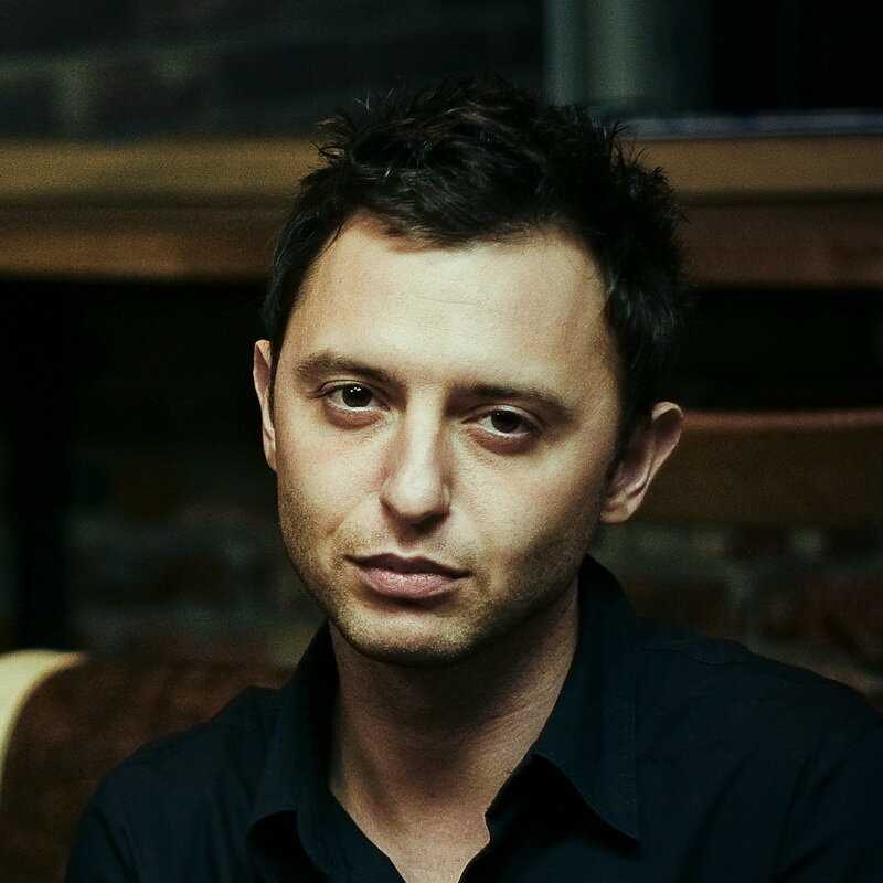 Звезды 2000-х: почему лидер группы «звери» решил исчезнуть с экранов на пике славы и считает, что жив благодаря супруге