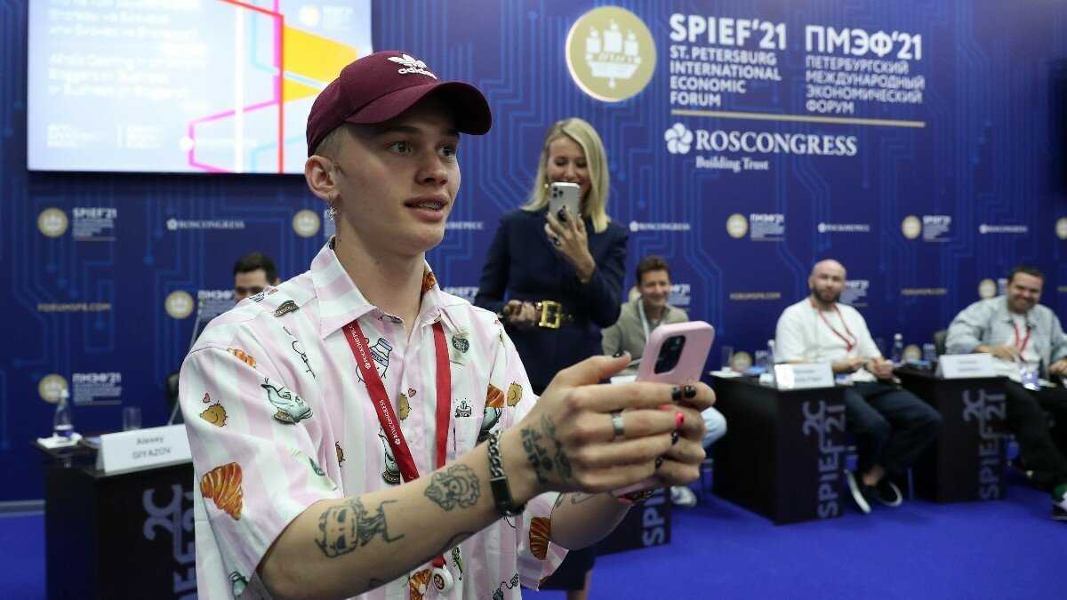 Ему еще 19, а сбербанк уже заказывает у него рекламу: про звезду тиктока даню милохина - kompot journal