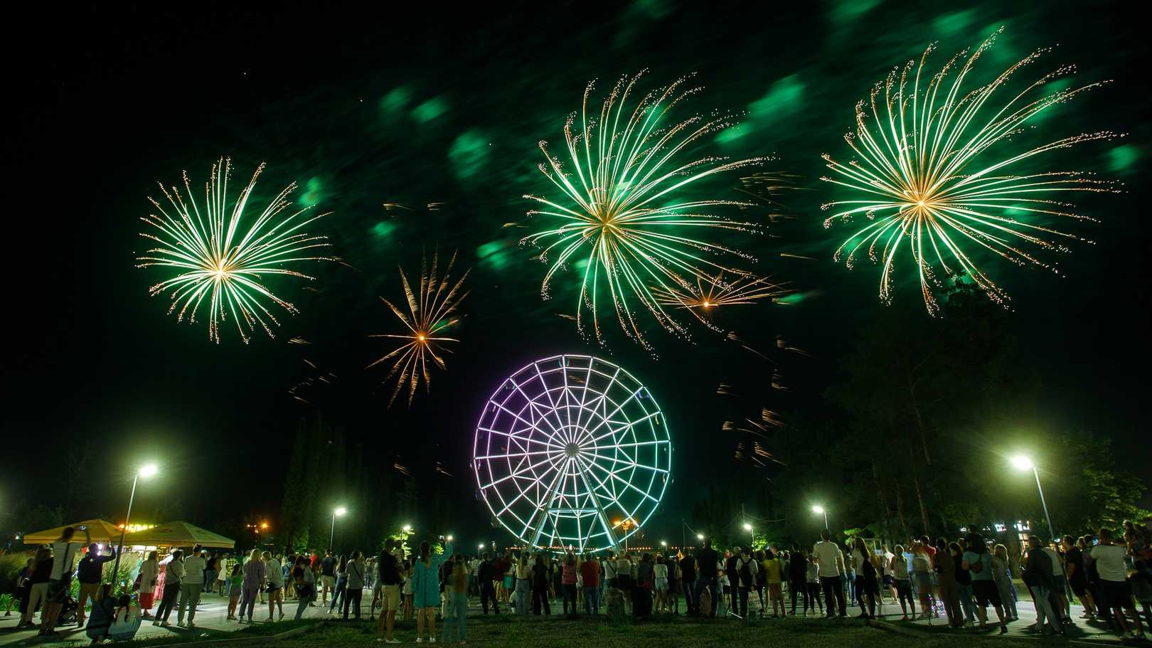 салюты в день москвы