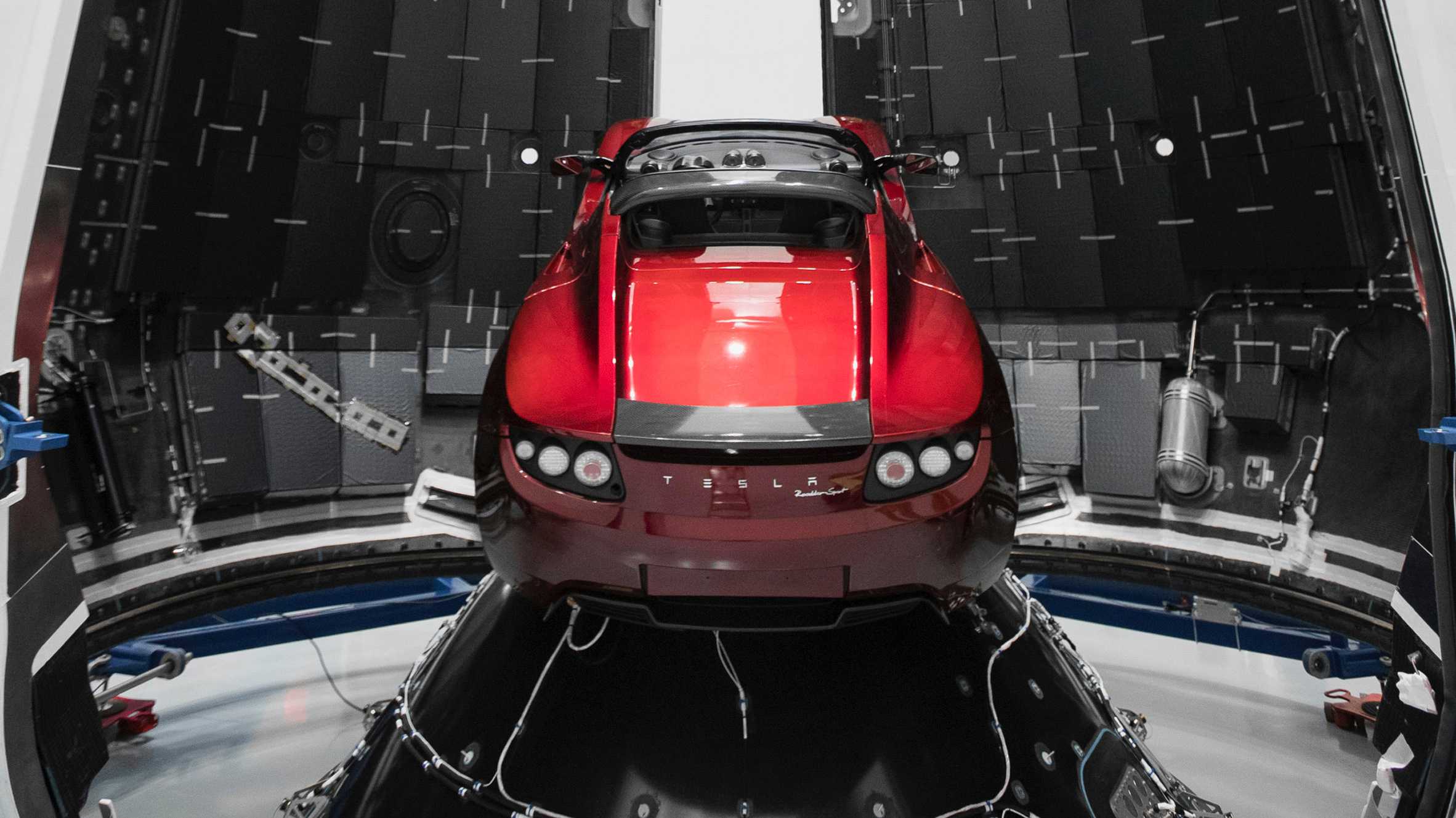 Илон маск запустил tesla roadster в космос