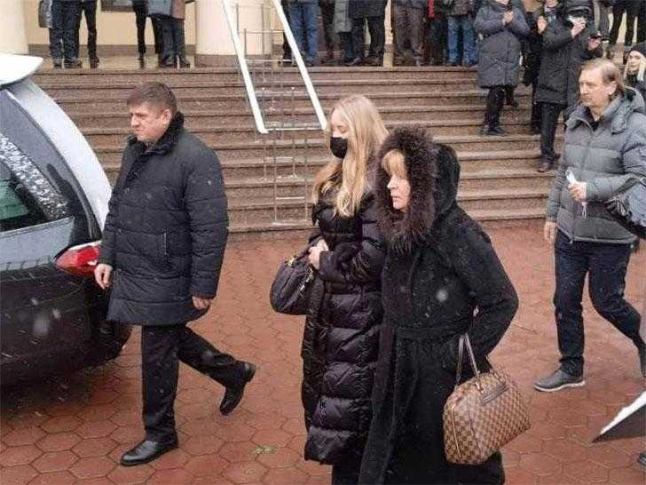 Молодая жена градского марина коташенко ушла с похорон мужа раньше времени