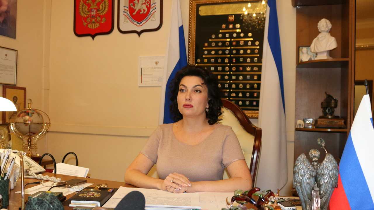 Министр культуры крыма пришла в школу в откровенном наряде