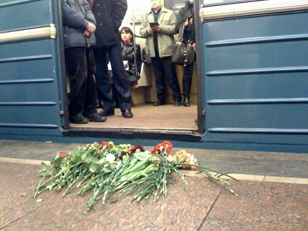 «ночью светились глаза погибших»: москвичи вспоминают теракт на гурьянова